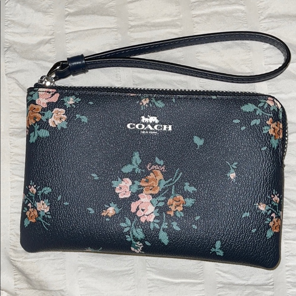 Coach Wristlet ❤️